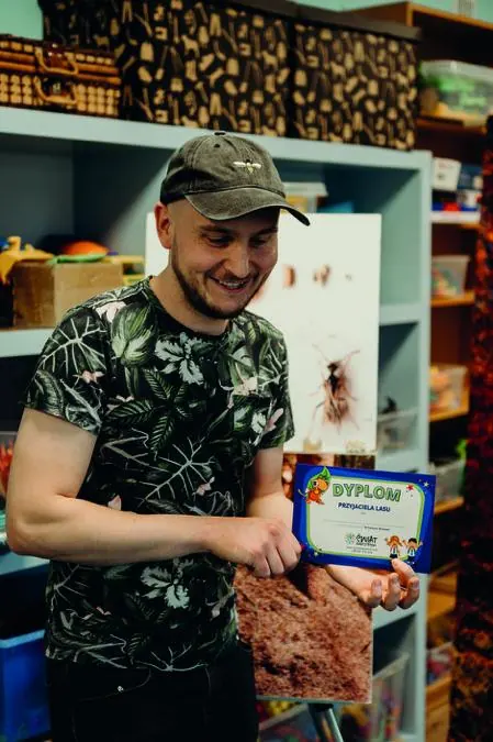 Prowadzący z dyplomem Przyjaciela Lasu